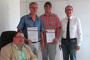 Gruppenfoto mit Bürgermeister anlässlich der Überreichung der Ehrenamtskarte Gruppenfoto mit Bürgermeister anlässlich der Überreichung der Ehrenamtskarte